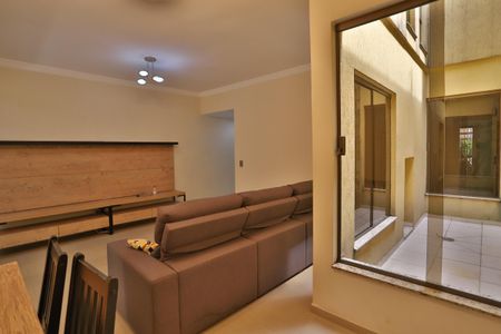 Casa à venda com 200m², 4 quartos e 2 vagasSala