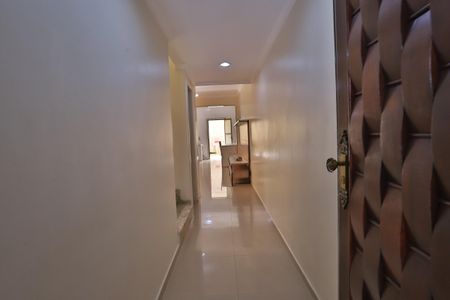 Casa à venda com 200m², 4 quartos e 2 vagasCorredor