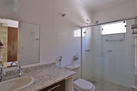 Casa à venda com 200m², 4 quartos e 2 vagasBanheiro quarto 4