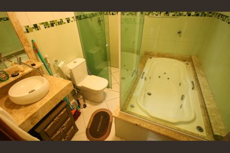 Casa à venda com 200m², 3 quartos e 1 vagaBanheiro da Suíte 2