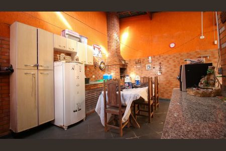 Casa à venda com 200m², 3 quartos e 1 vagaÁrea comum