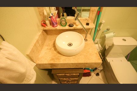 Casa à venda com 200m², 3 quartos e 1 vagaBanheiro da Suíte 2