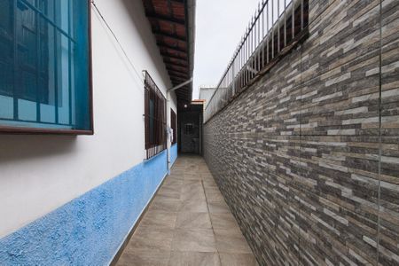 Casa para alugar com 98m², 2 quartos e 3 vagas Casa para alugar com 98m², 2 quartos e 3 vagasCorredor lateral