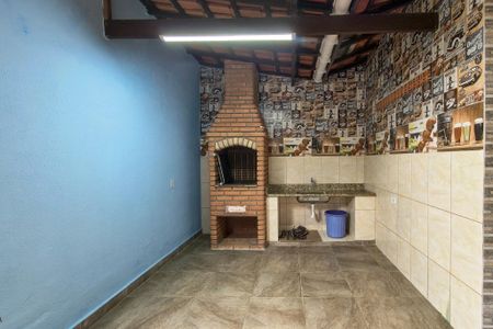 Casa para alugar com 98m², 2 quartos e 3 vagas Casa para alugar com 98m², 2 quartos e 3 vagasQuintal