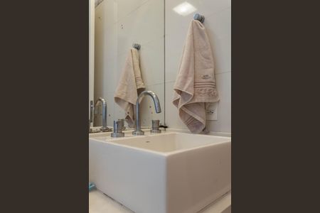 Casa de condomínio à venda com 130m², 3 quartos e 3 vagasBanheiro da Suíte 1