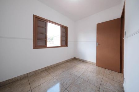 Casa à venda com 257m², 5 quartos e 4 vagas Casa à venda com 257m², 5 quartos e 4 vagasQuarto 2