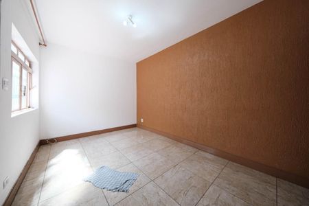 Casa à venda com 257m², 5 quartos e 4 vagas Casa à venda com 257m², 5 quartos e 4 vagasSala