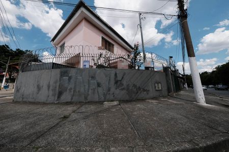 Casa à venda com 257m², 5 quartos e 4 vagas Casa à venda com 257m², 5 quartos e 4 vagasFachada