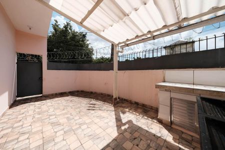 Casa à venda com 257m², 5 quartos e 4 vagas Casa à venda com 257m², 5 quartos e 4 vagasÁrea comum