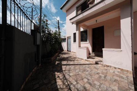 Casa à venda com 257m², 5 quartos e 4 vagas Casa à venda com 257m², 5 quartos e 4 vagasÁrea comum