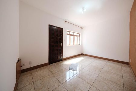 Casa à venda com 257m², 5 quartos e 4 vagas Casa à venda com 257m², 5 quartos e 4 vagasSala