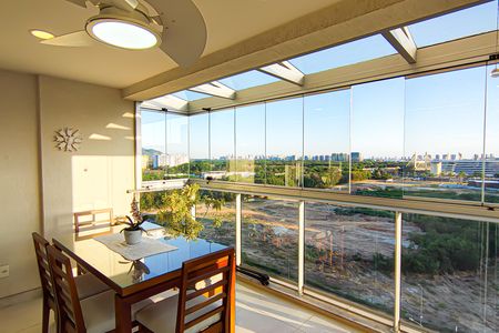 Apartamento à venda com 102m², 3 quartos e 2 vagas Apartamento à venda com 102m², 3 quartos e 2 vagasvaranda