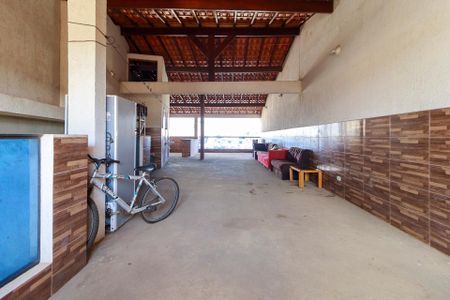 Casa à venda com 380m², 3 quartos e 3 vagas Casa à venda com 380m², 3 quartos e 3 vagasTerraço