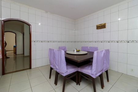 Casa à venda com 380m², 3 quartos e 3 vagas Casa à venda com 380m², 3 quartos e 3 vagasSala