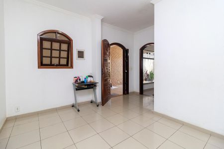 Casa à venda com 380m², 3 quartos e 3 vagas Casa à venda com 380m², 3 quartos e 3 vagasSala