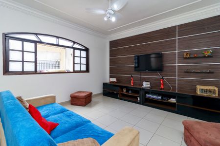 Casa à venda com 380m², 3 quartos e 3 vagas Casa à venda com 380m², 3 quartos e 3 vagasSala