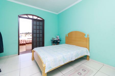 Casa à venda com 380m², 3 quartos e 3 vagas Casa à venda com 380m², 3 quartos e 3 vagasSuíte