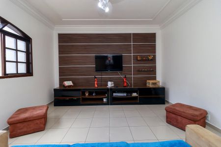 Casa à venda com 380m², 3 quartos e 3 vagas Casa à venda com 380m², 3 quartos e 3 vagasSala