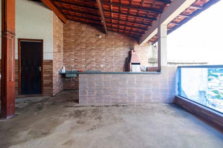 Casa à venda com 380m², 3 quartos e 3 vagas Casa à venda com 380m², 3 quartos e 3 vagasTerraço