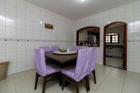 Casa à venda com 380m², 3 quartos e 3 vagas Casa à venda com 380m², 3 quartos e 3 vagasSala