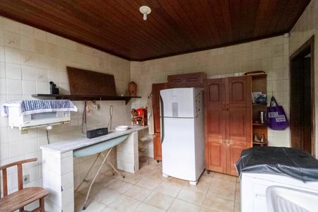 Casa à venda com 300m², 6 quartos e 4 vagas Casa à venda com 300m², 6 quartos e 4 vagasÁrea de serviço