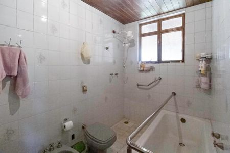 Casa à venda com 300m², 6 quartos e 4 vagas Casa à venda com 300m², 6 quartos e 4 vagasBanheiro da suíte 1