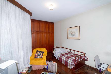 Casa à venda com 300m², 6 quartos e 4 vagas Casa à venda com 300m², 6 quartos e 4 vagasQuarto 3