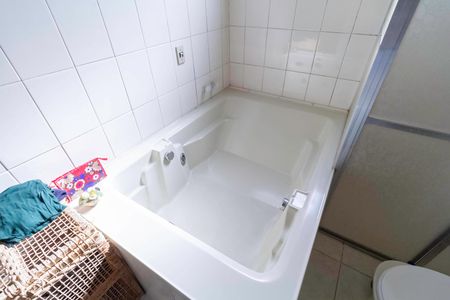 Casa à venda com 300m², 6 quartos e 4 vagas Casa à venda com 300m², 6 quartos e 4 vagasBanheiro da suíte 2