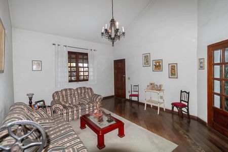 Casa à venda com 300m², 6 quartos e 4 vagas Casa à venda com 300m², 6 quartos e 4 vagasSala 1