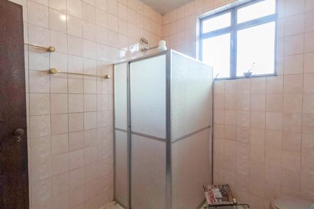 Casa à venda com 300m², 6 quartos e 4 vagas Casa à venda com 300m², 6 quartos e 4 vagasBanheiro social 1