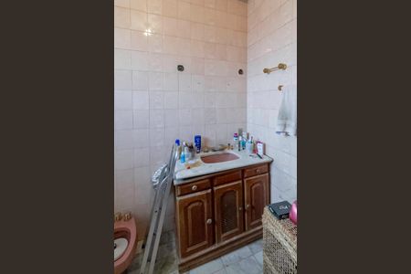 Casa à venda com 300m², 6 quartos e 4 vagas Casa à venda com 300m², 6 quartos e 4 vagasBanheiro social 1