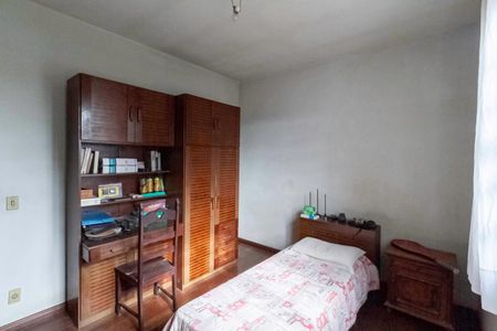 Casa à venda com 300m², 6 quartos e 4 vagas Casa à venda com 300m², 6 quartos e 4 vagasQuarto 2