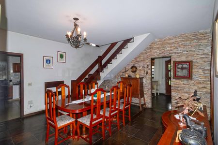 Casa à venda com 300m², 6 quartos e 4 vagas Casa à venda com 300m², 6 quartos e 4 vagasCopa