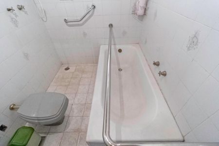 Casa à venda com 300m², 6 quartos e 4 vagas Casa à venda com 300m², 6 quartos e 4 vagasBanheiro da suíte 1