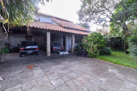 Casa à venda com 300m², 6 quartos e 4 vagas Casa à venda com 300m², 6 quartos e 4 vagasGaragem