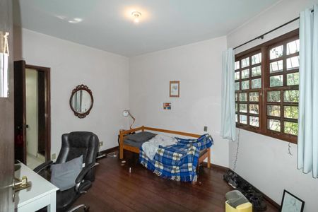 Casa à venda com 300m², 6 quartos e 4 vagas Casa à venda com 300m², 6 quartos e 4 vagasSuíte 2