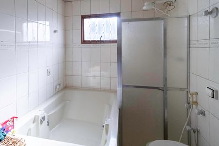 Casa à venda com 300m², 6 quartos e 4 vagas Casa à venda com 300m², 6 quartos e 4 vagasBanheiro da suíte 2