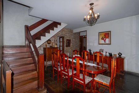 Casa à venda com 300m², 6 quartos e 4 vagas Casa à venda com 300m², 6 quartos e 4 vagasCopa