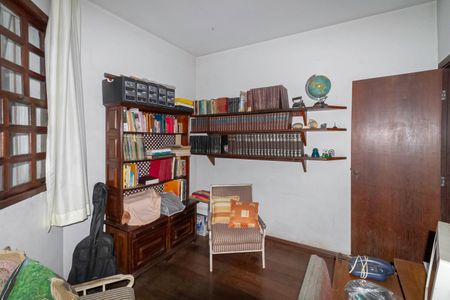 Casa à venda com 300m², 6 quartos e 4 vagas Casa à venda com 300m², 6 quartos e 4 vagasQuarto 1