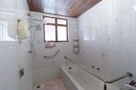 Casa à venda com 300m², 6 quartos e 4 vagas Casa à venda com 300m², 6 quartos e 4 vagasBanheiro da suíte 1