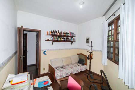 Casa à venda com 300m², 6 quartos e 4 vagas Casa à venda com 300m², 6 quartos e 4 vagasQuarto 4