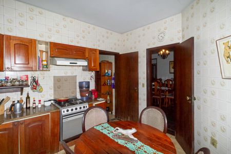 Casa à venda com 300m², 6 quartos e 4 vagas Casa à venda com 300m², 6 quartos e 4 vagasCozinha