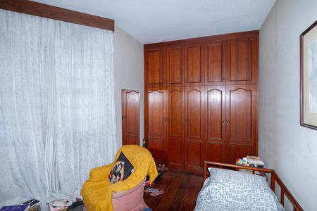 Casa à venda com 300m², 6 quartos e 4 vagas Casa à venda com 300m², 6 quartos e 4 vagasQuarto 3