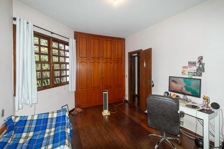 Casa à venda com 300m², 6 quartos e 4 vagas Casa à venda com 300m², 6 quartos e 4 vagasSuíte 2