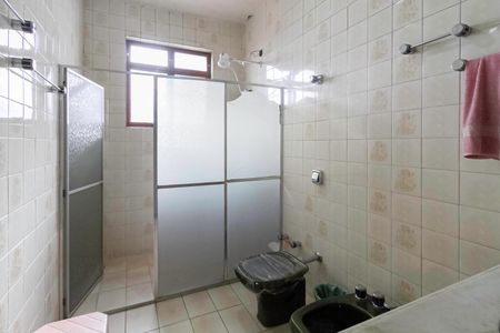 Casa à venda com 300m², 6 quartos e 4 vagas Casa à venda com 300m², 6 quartos e 4 vagasBanheiro social 2