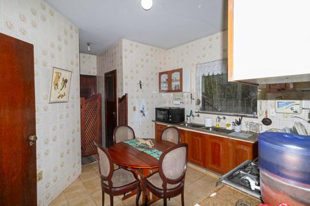 Casa à venda com 300m², 6 quartos e 4 vagas Casa à venda com 300m², 6 quartos e 4 vagasCozinha