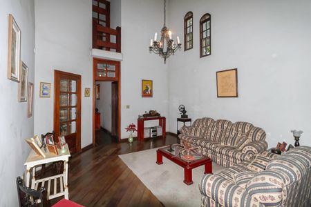 Casa à venda com 300m², 6 quartos e 4 vagasSala 1