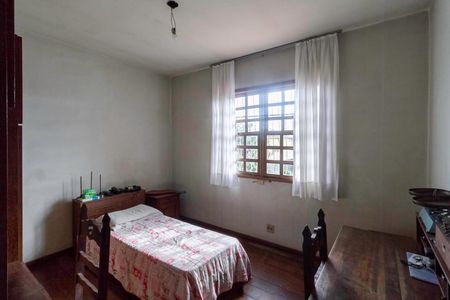 Casa à venda com 300m², 6 quartos e 4 vagas Casa à venda com 300m², 6 quartos e 4 vagasQuarto 2