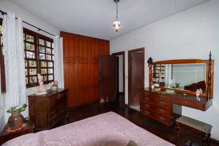 Casa à venda com 300m², 6 quartos e 4 vagas Casa à venda com 300m², 6 quartos e 4 vagasSuíte 1