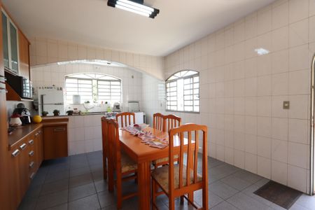 Casa à venda com 171m², 3 quartos e 3 vagasCopa e Cozinha